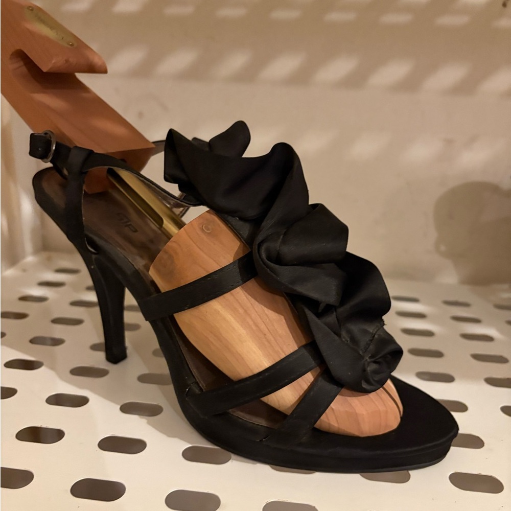 Elegant Black Ruffle Heels